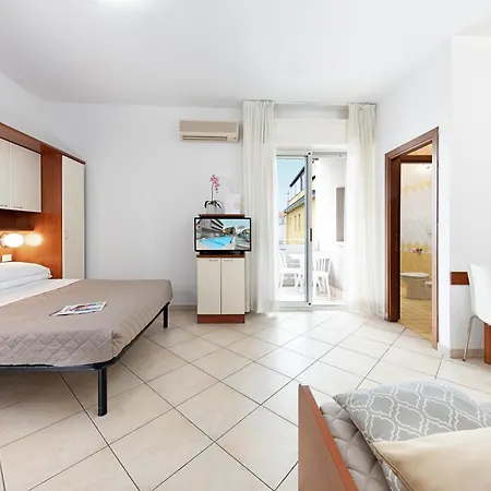 Nautic Aparthotel 3*