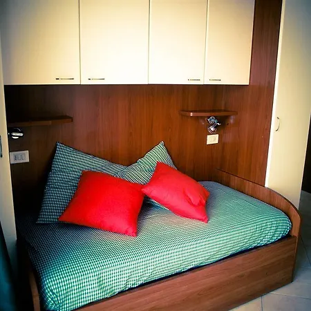 Nautic מלון דירות