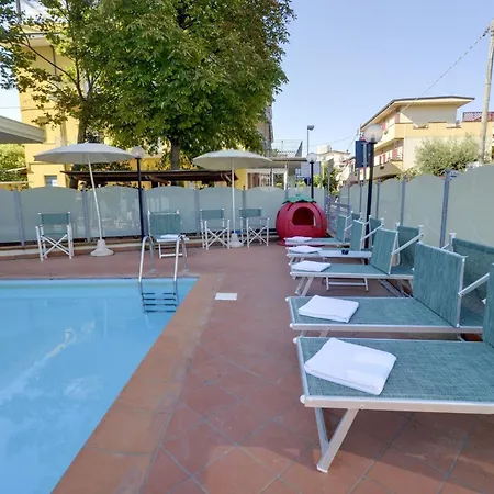 Nautic Aparthotel 3*