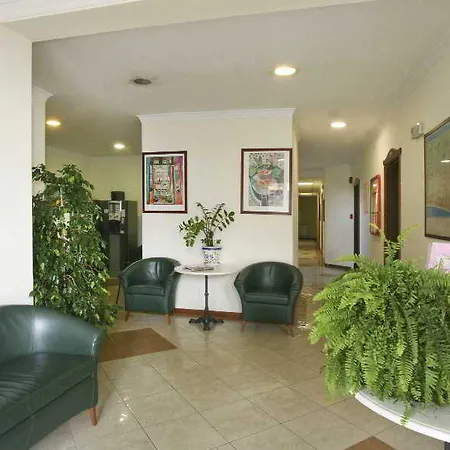 Nautic מלון דירות