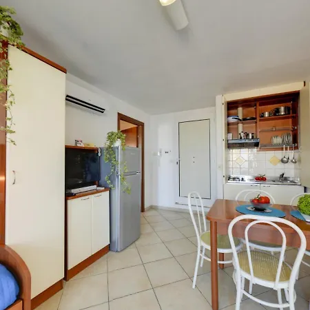 מלון דירות Nautic 3*