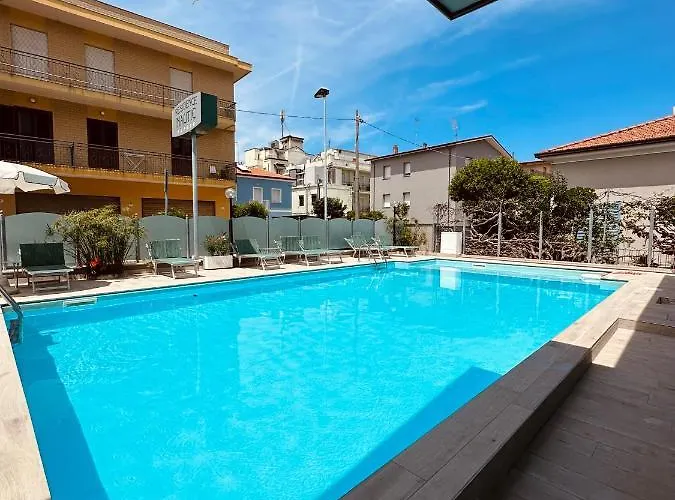 Ξενοδοχείο με διαμερίσματα Nautic 4*