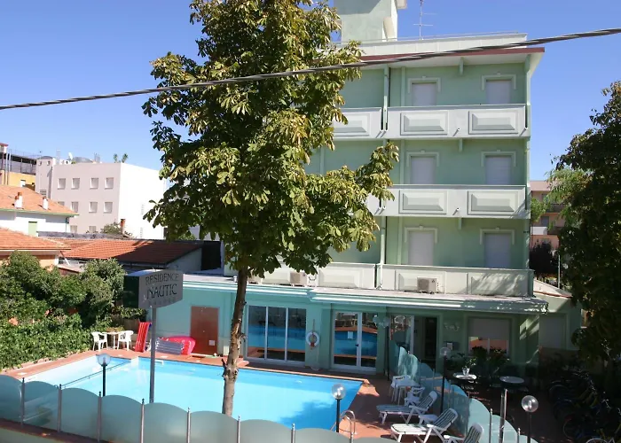 Ξενοδοχείο με διαμερίσματα Nautic